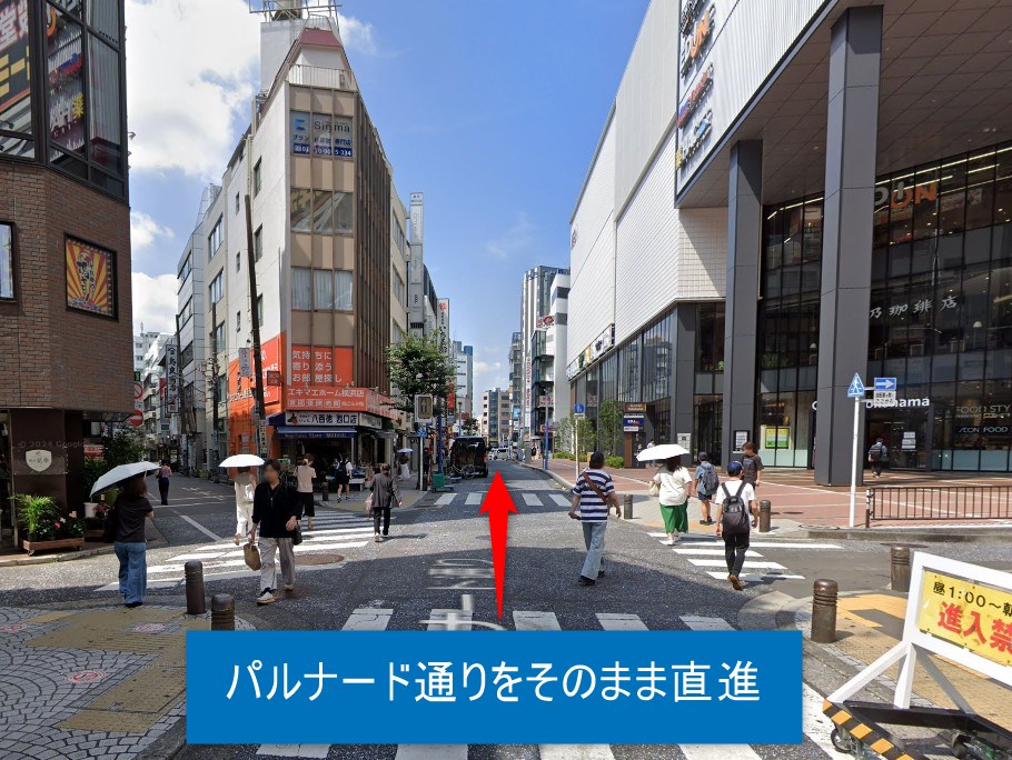 パルナード通りをそのまま直進