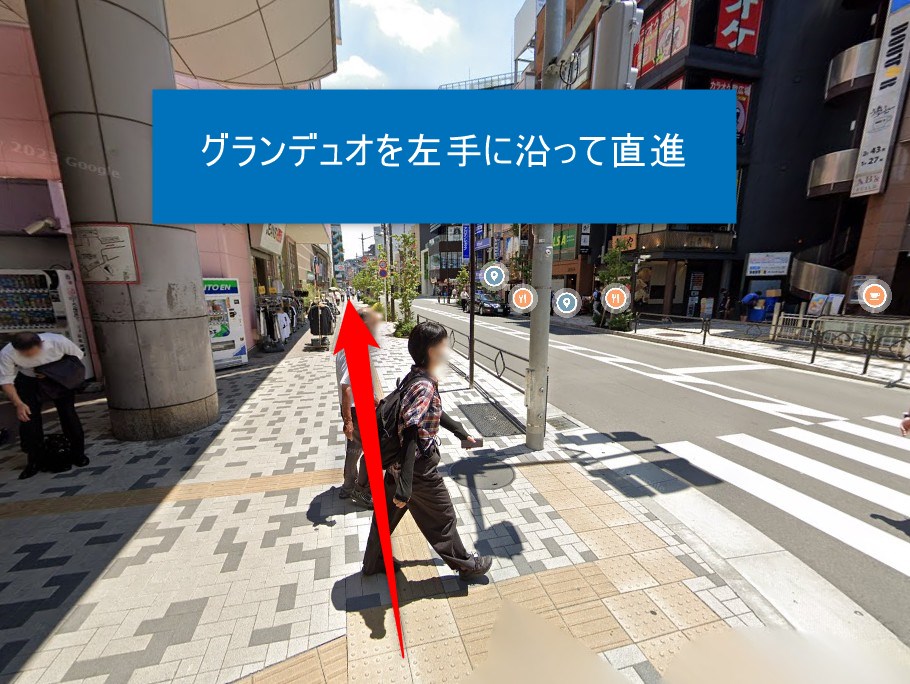 グランデュオを左手に沿って直進