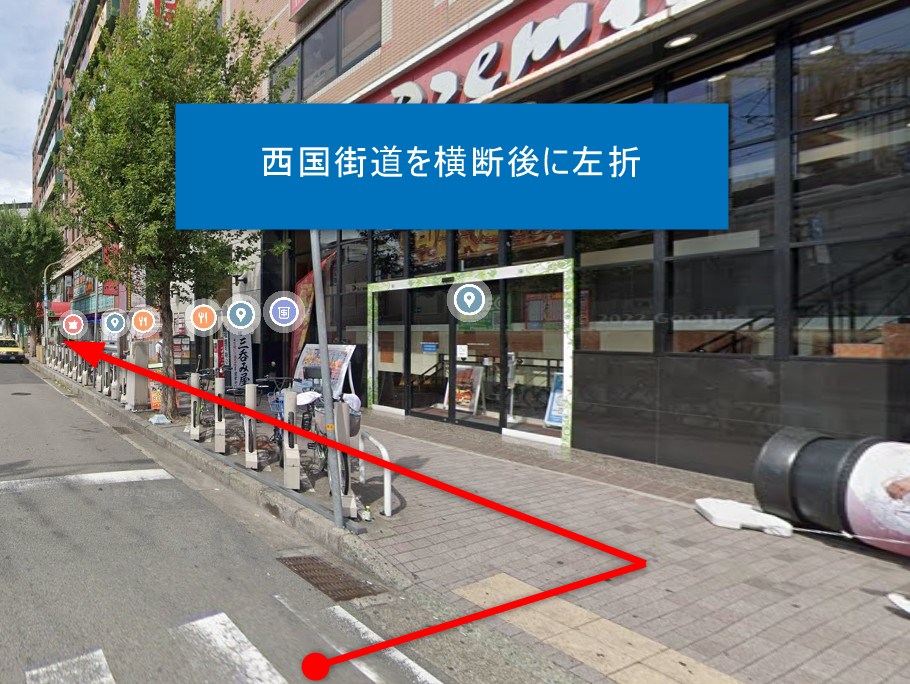 西国街道を横断後に左折