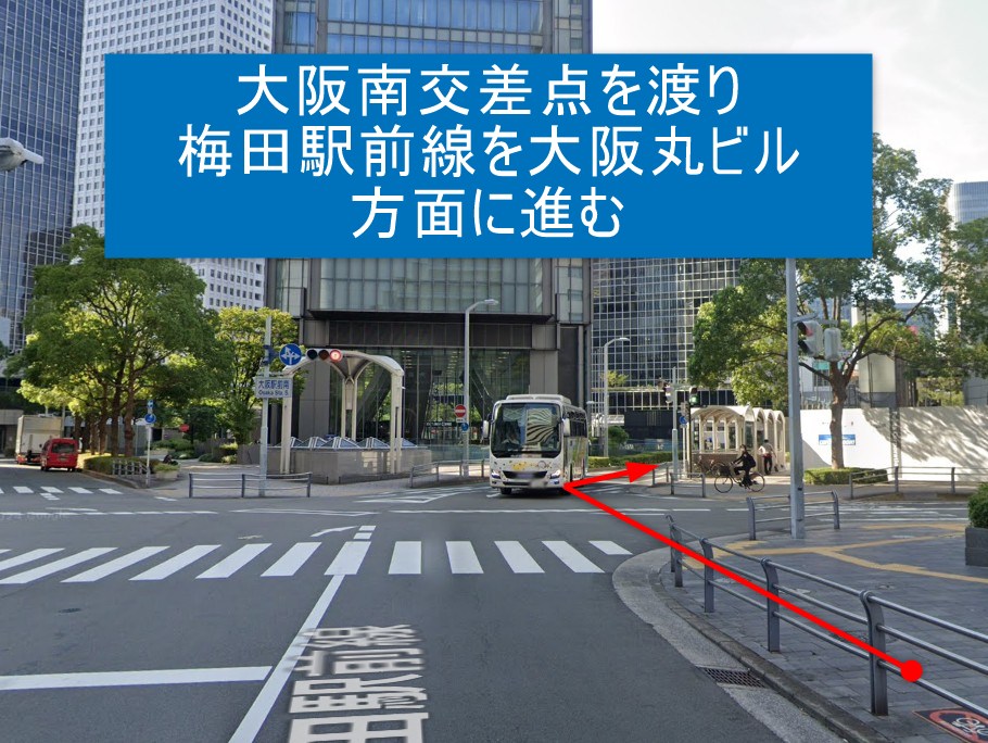 大阪南交差点を渡り梅田駅前線を大阪丸ビル方面に進みます